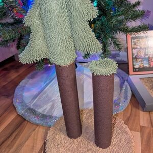 🎄😺🎁 Cat Scratching Tree